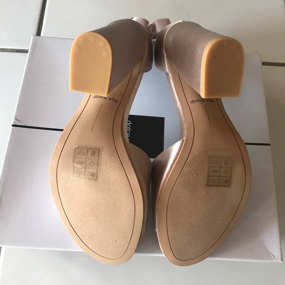 SOLD! NWT Dolce Vita Satin Rose Block Heels👡 - Picture 6 of 8